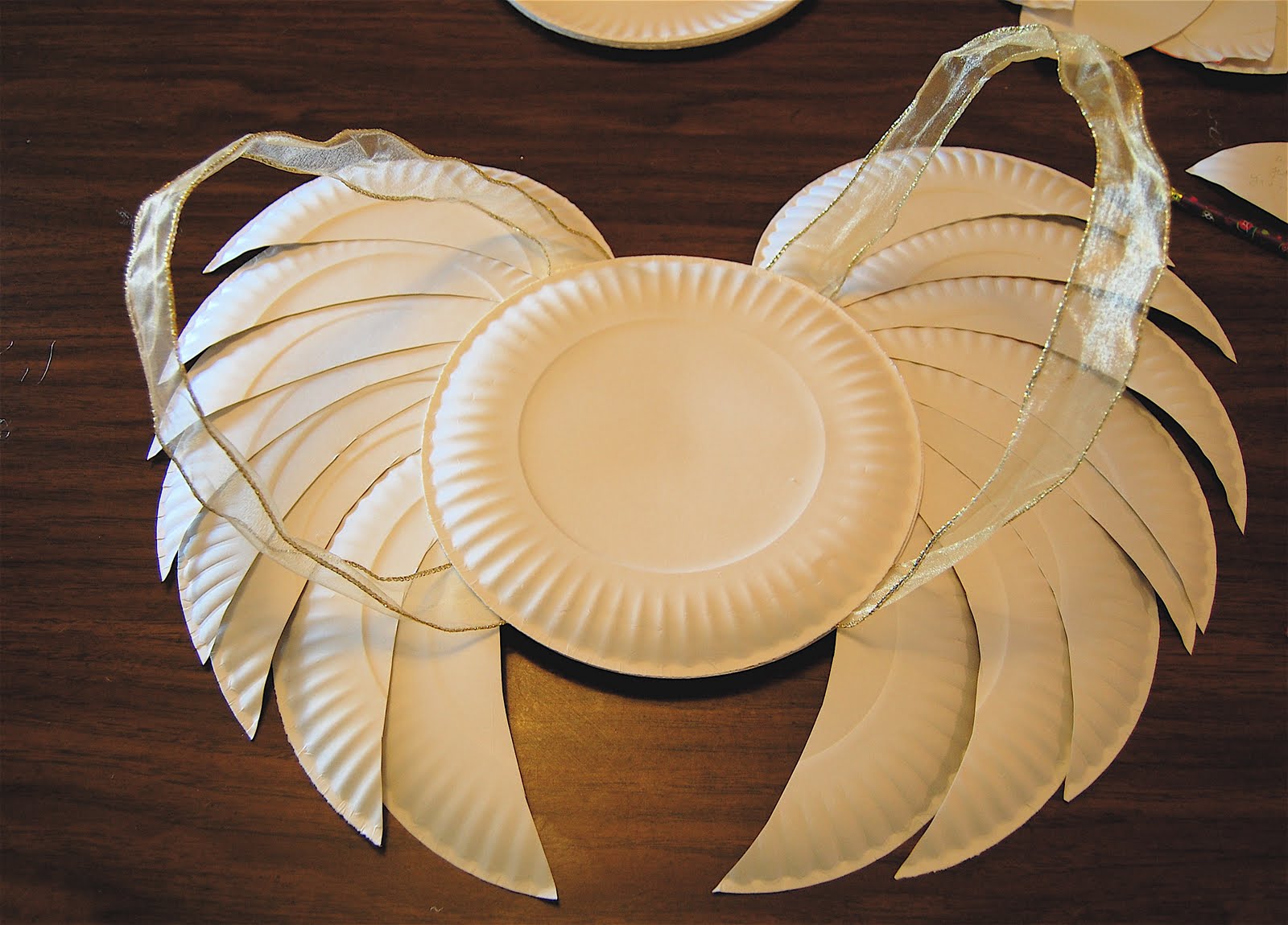 แฟชั่นงานประดิษฐ์ปีกแองเจิล/ปีกเทพ น่ารักสุด ๆ จากจานกระดาษ